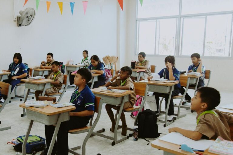 La forma que sostiene el aula: repetir con alma, enseñar con el cuerpo