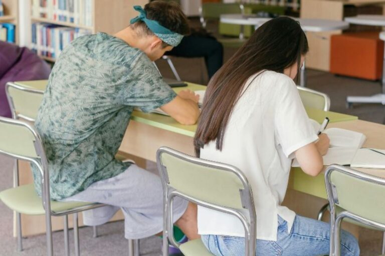 Gestionar con juicio: recursos, decisiones y futuro educativo